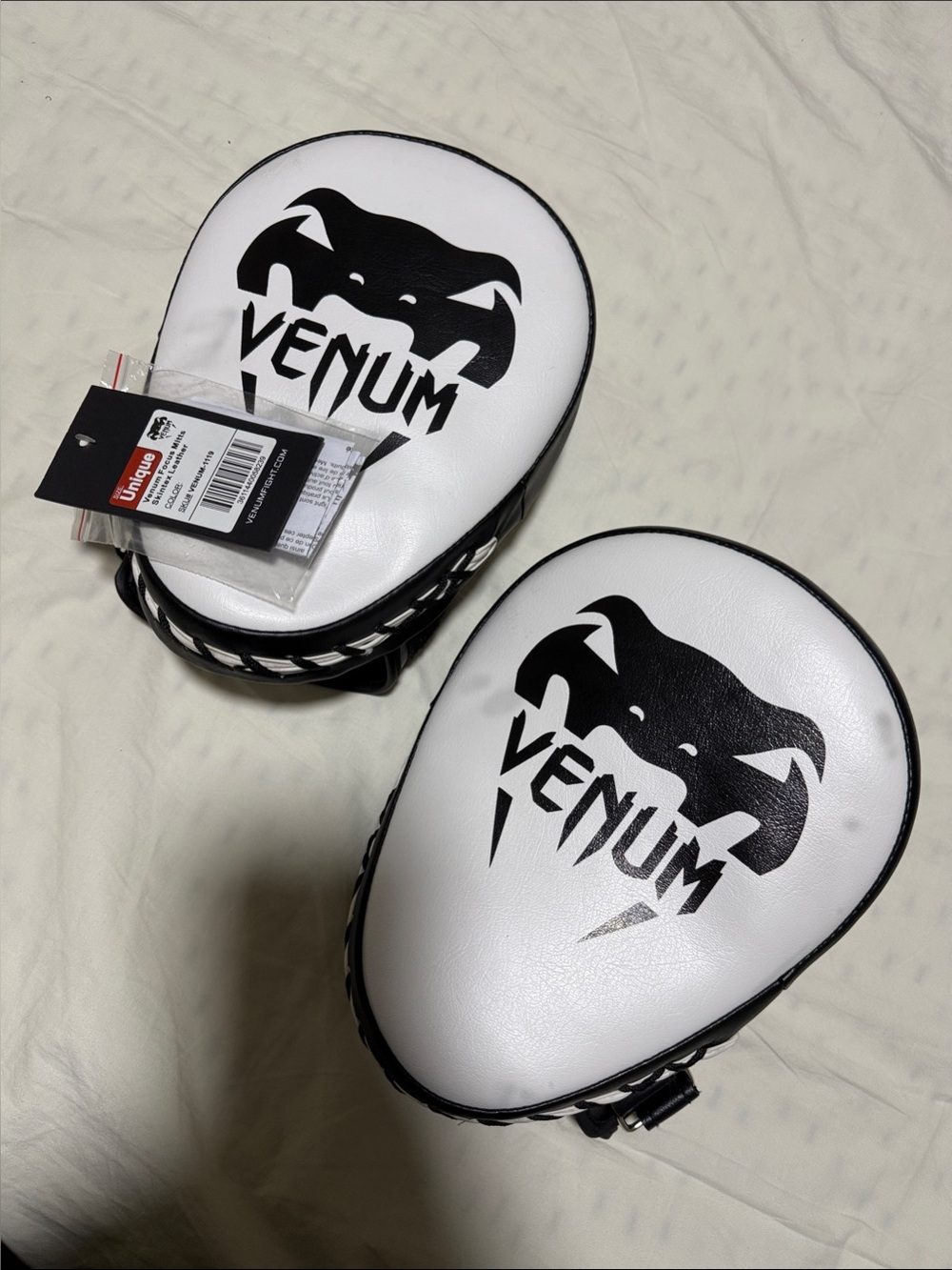 Venum White & Black Focus Mitts for Men - Pair